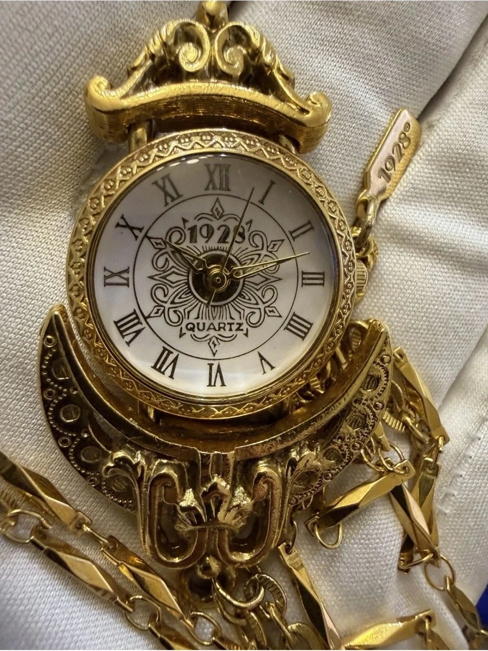 Vintage 1928 Jewelry Co Gold Tone Swivel Pendant Watch Necklace Ornate 32